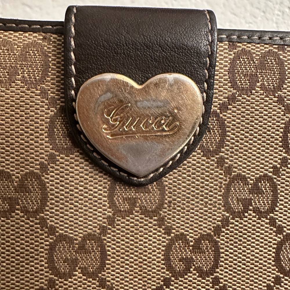 Gucci Tan and Brown Monogram Wallet with Heart Accent - Picture 3 of 8